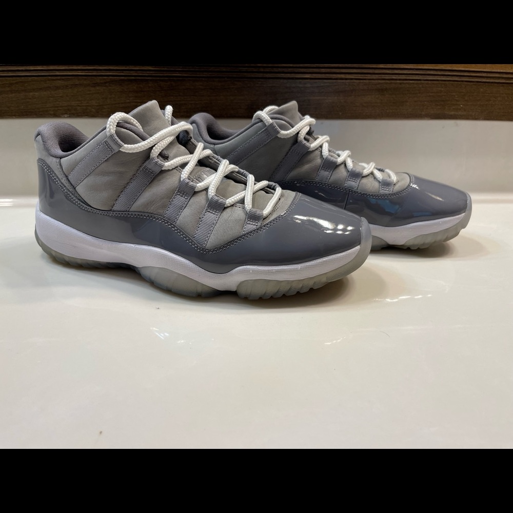 Retro Jordan 11 low size 10. Cool Grey color way